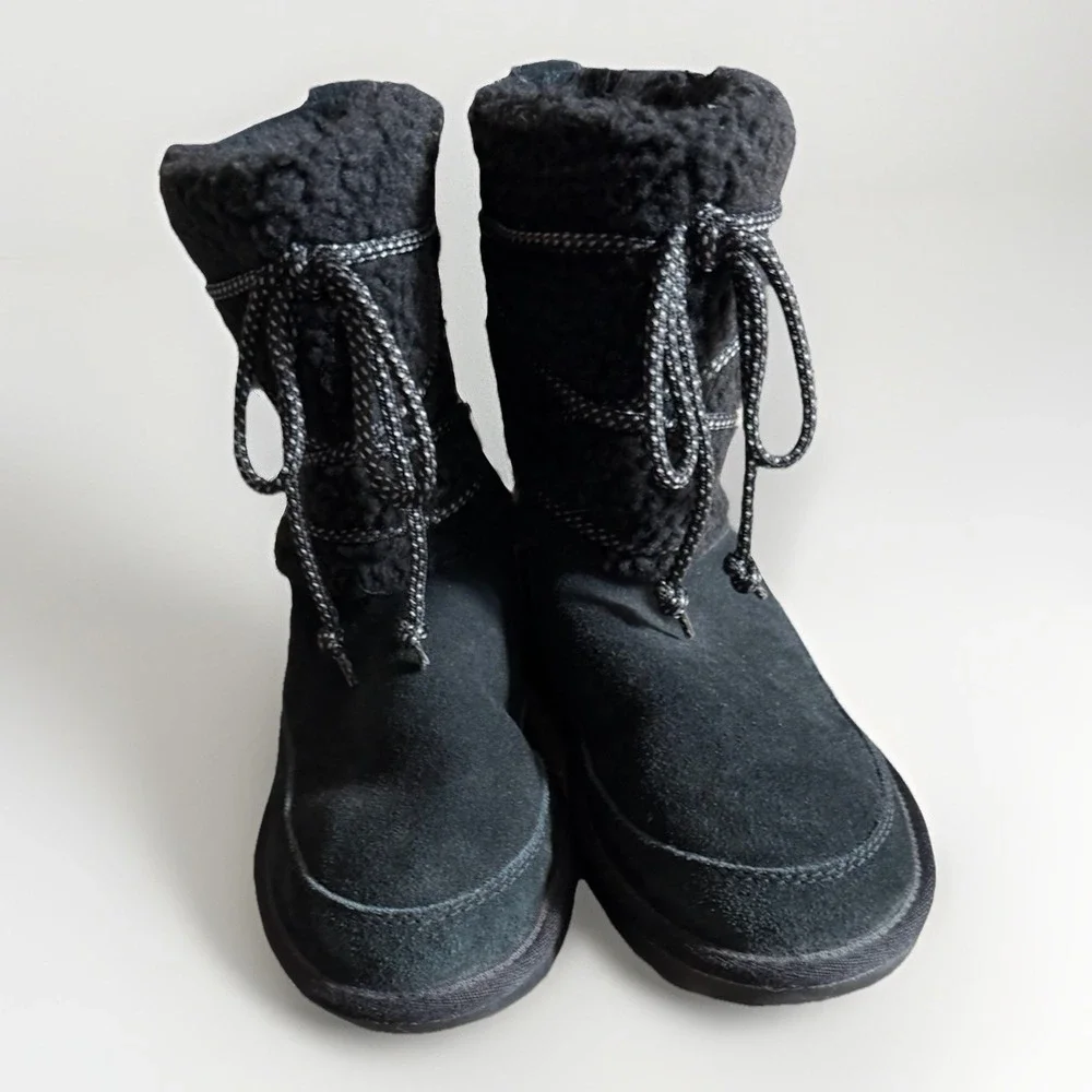 Koolaburra by UGG Michon Short Black Sherpa Boots Kids 4‎ Fits Women's 6